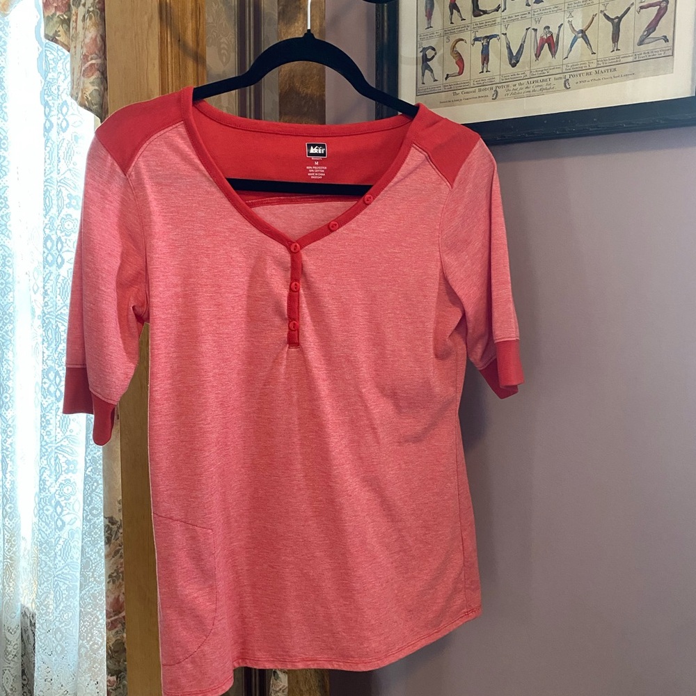 NWOT REI Co-Op 3/4 Sleeve Henley Shirt in Coral Color